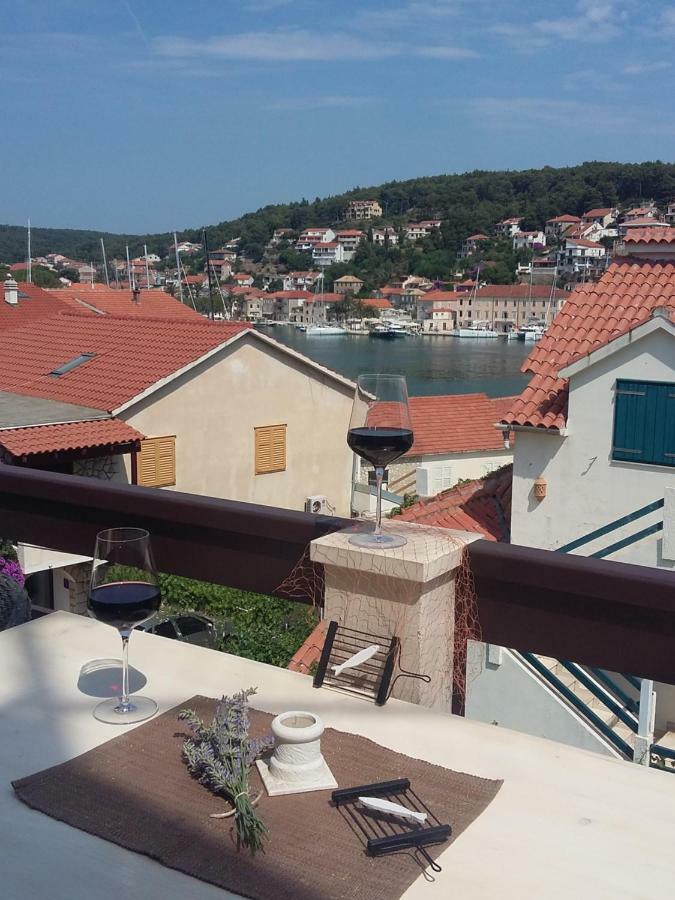 Stambuk * Jelsa (Hvar)
